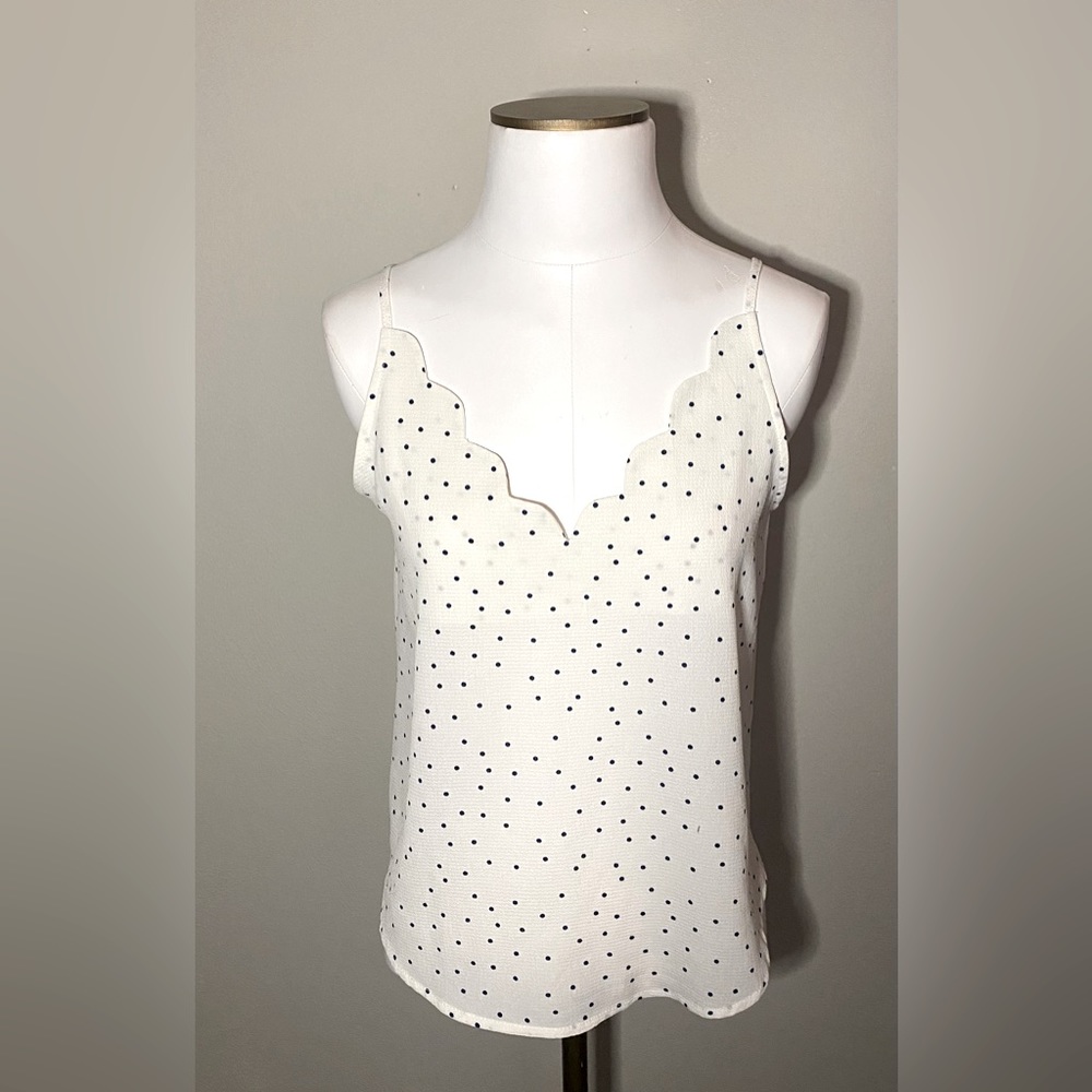 Scalloped Vneck pokadot tank top